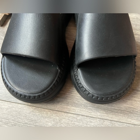 American exchange chunky platform slip on sandals in Black. Size 8. - Picture 4 of 7